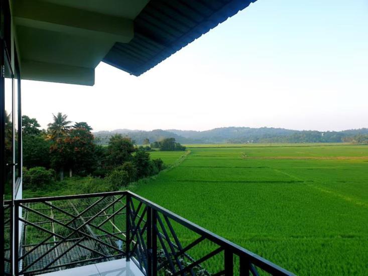 Paddyfield Inn 마난타바디 외부 사진